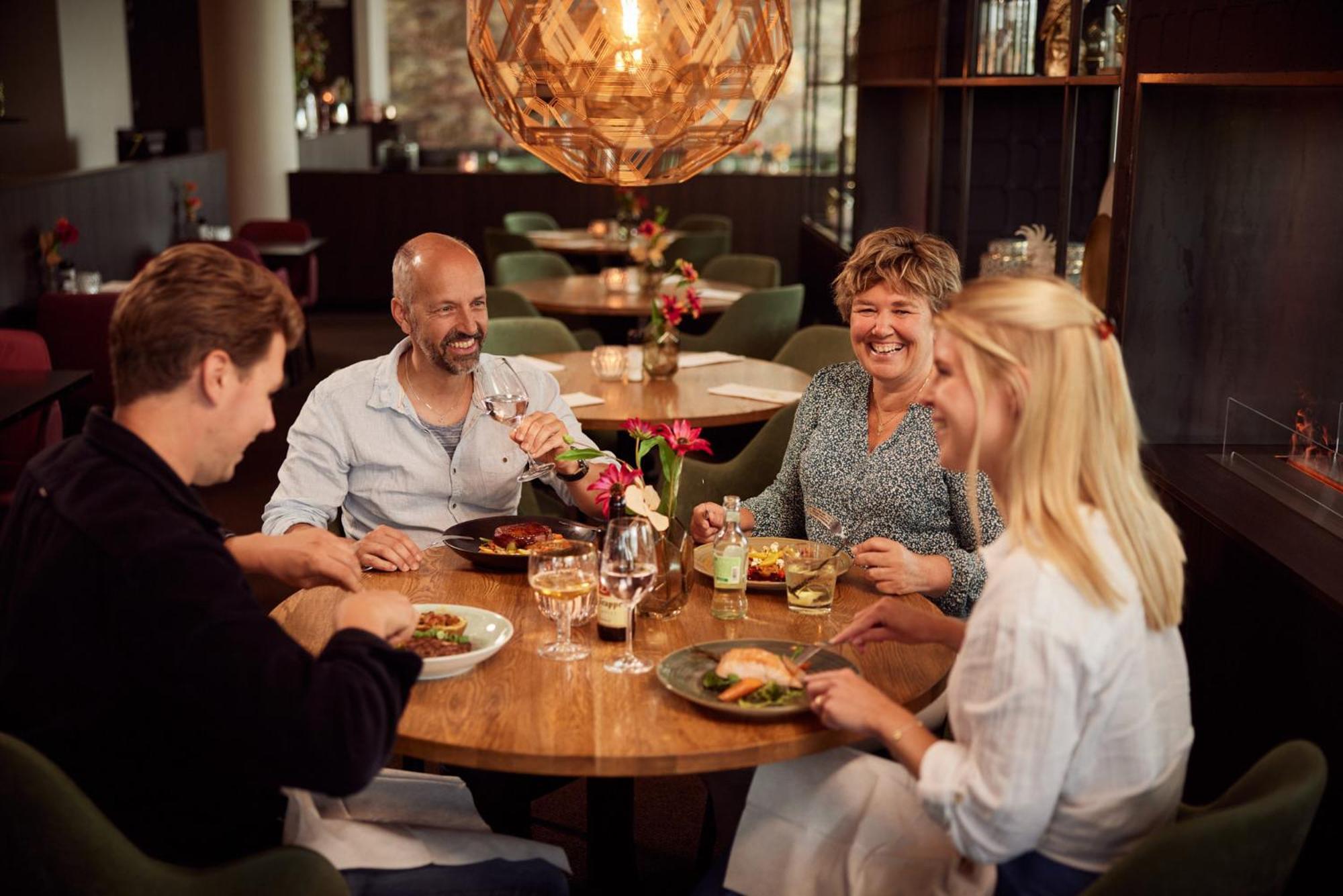 Van Der Valk Hotel Groningen-Hoogkerk Eelderwolde エクステリア 写真