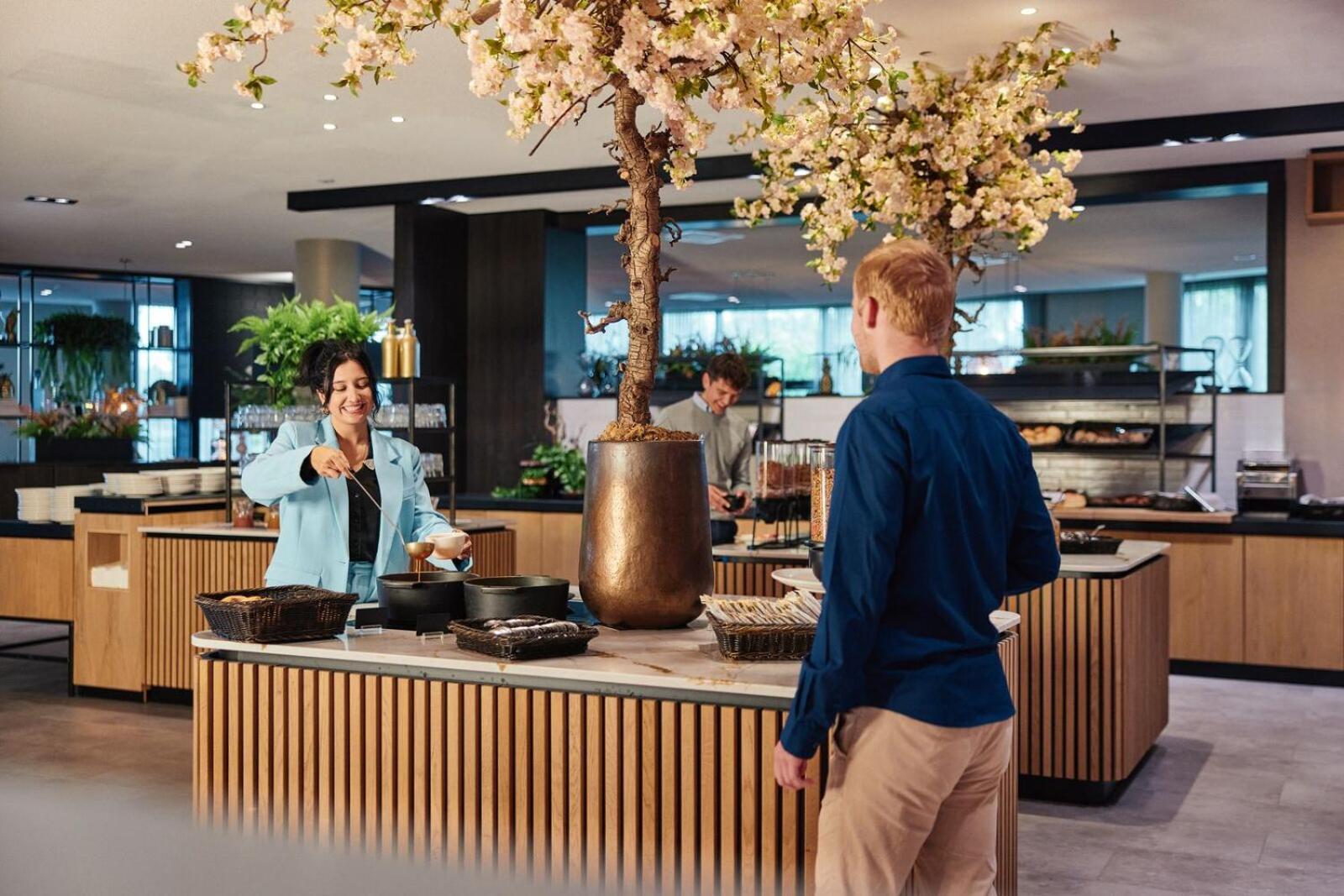 Van Der Valk Hotel Groningen-Hoogkerk Eelderwolde エクステリア 写真